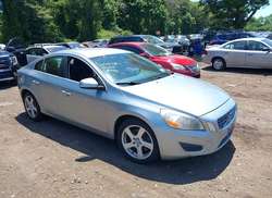 2013 Volvo S60 T5/T5 Platinum/T5 Premier/T5 Premier Plus