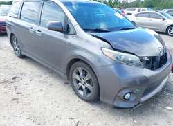 2015 Toyota Sienna SE 8 Passenger