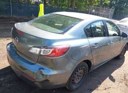 2013 Mazda MAZDA3 I SV — 4