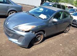 2013 Mazda MAZDA3 I SV — 2