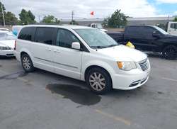 2013 Chrysler Town & Country Touring