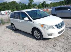 2012 Volkswagen Routan SE
