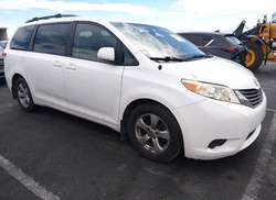 2014 Toyota Sienna LE V6 8 Passenger