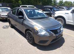 2015 Nissan Versa 1.6 S+