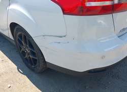 2016 Ford Focus SE — 13