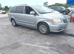 2015 Chrysler Town & Country Touring-L